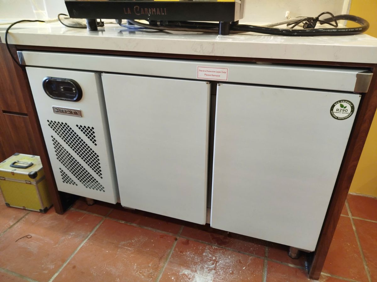 Mở quán ăn, có nên đầu tư bàn đông mát ngay từ đầu? 4 bàn đông mát berjaya