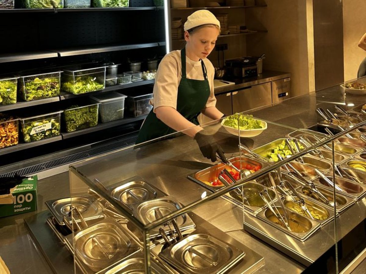 Hướng dẫn vệ sinh bàn mát salad đảm bảo an toàn thực phẩm 3 hướng dẫn vệ sinh bàn salad