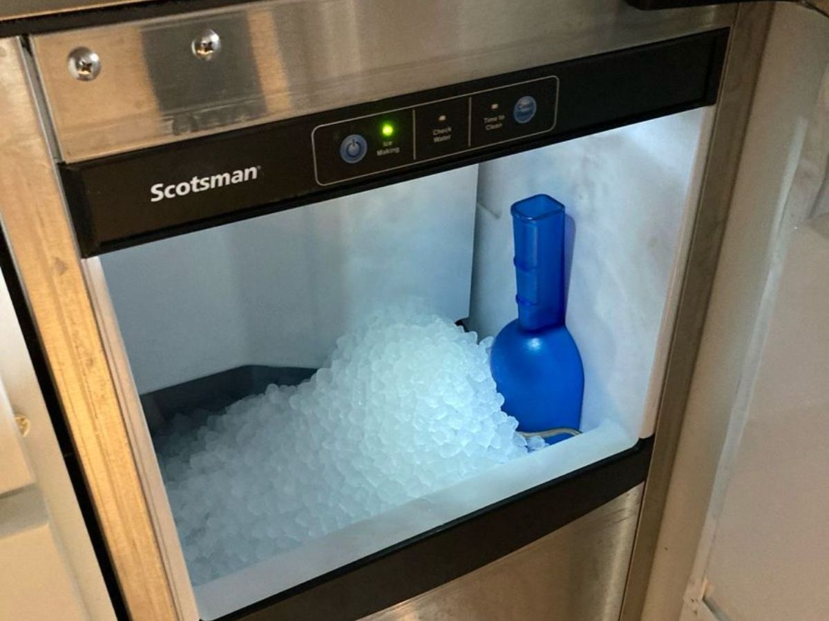 máy làm đá viên tại berjaya