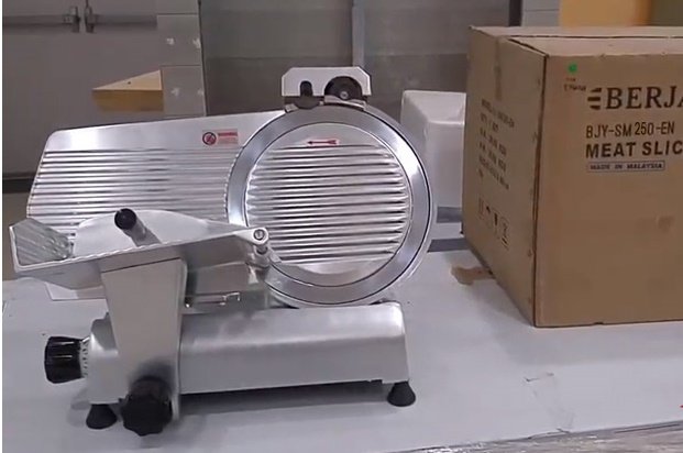 Máy thái thịt Berjaya