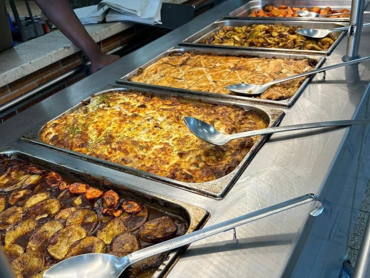 Tủ Giữ Nóng Thức Ăn Là Gì? Cách Lựa Chọn Loại Tủ Phù Hợp Với Khu Bếp Của Bạn 3 quầy giữ nóng thức ăn