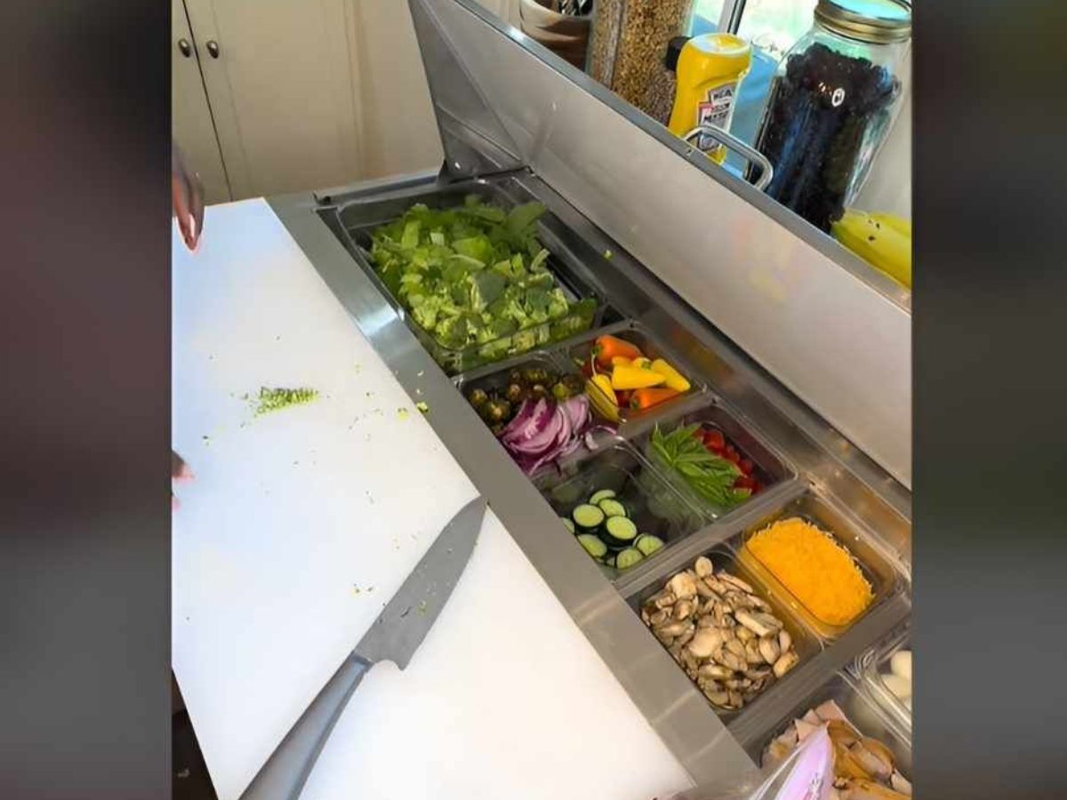 Hướng dẫn vệ sinh bàn mát salad đảm bảo an toàn thực phẩm 2 thời gian nên vệ sinh bàn salad