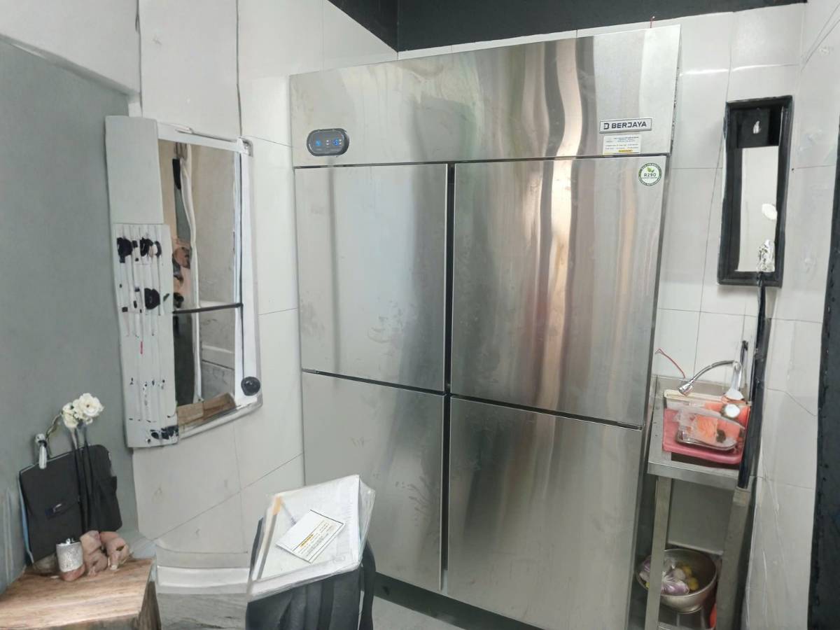 Tủ mát 1200L giúp bếp nhà hàng vận hành hiệu quả hơn ra sao? 2 tủ mát 1200l berjaya