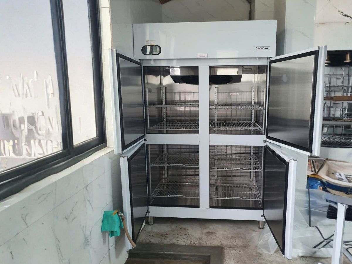 6 Sai lầm "tốn kém" khi chọn tủ mát 4 cánh cho nhà hàng 3 tủ mát 4 cánh berjaya