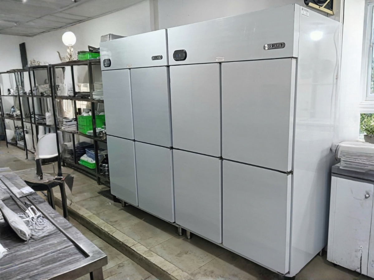 Tủ mát Berjaya – Sự lựa chọn hàng đầu cho bếp công nghiệp hiện đại 10 Tủ mát Berjaya 4 cánh