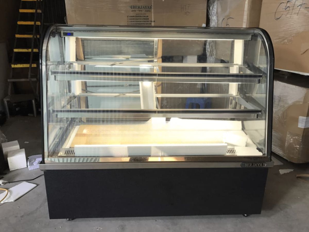 tủ trưng bày bánh kem kính cong berjaya