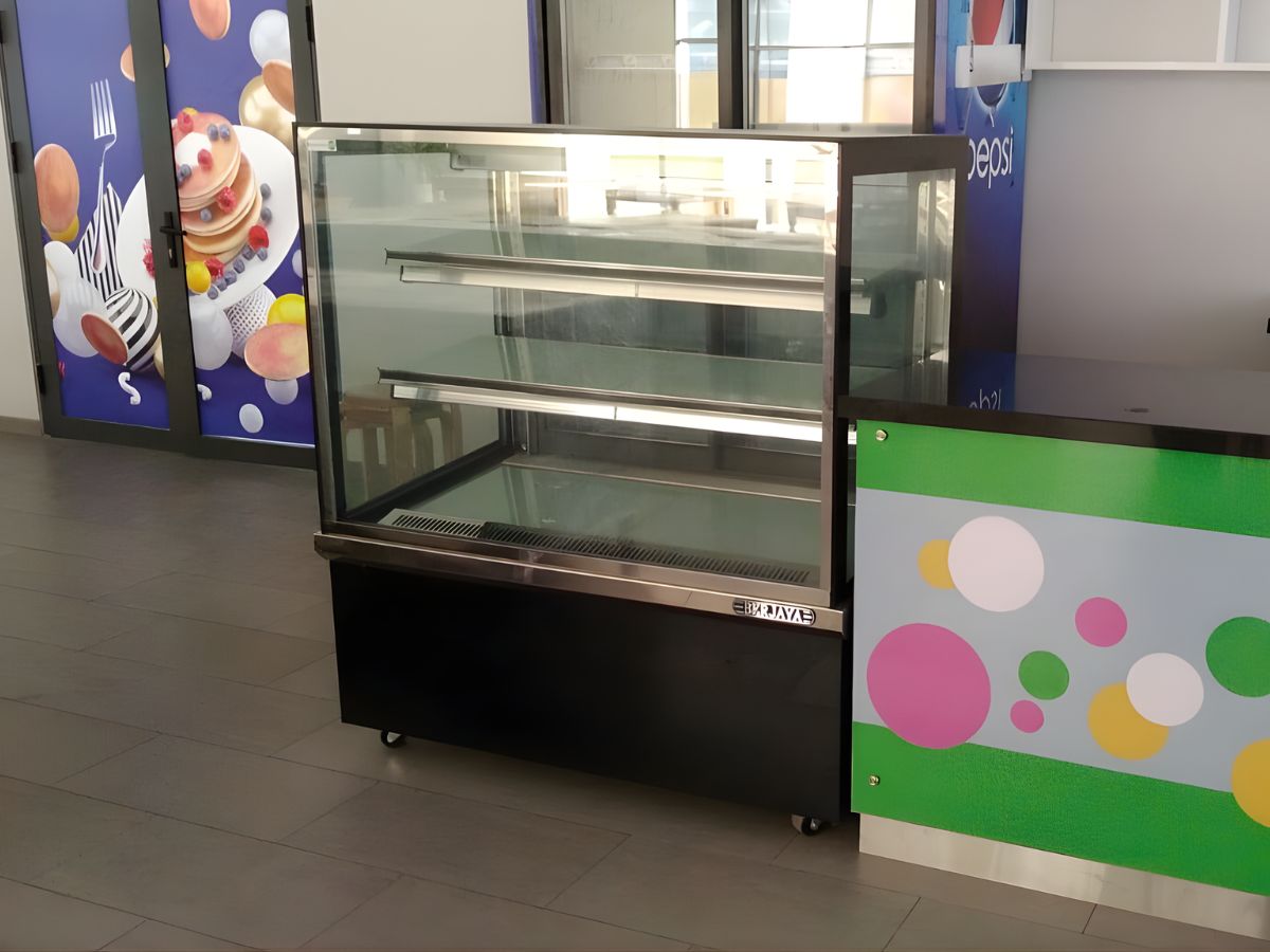 tủ trưng bày bánh kem kính vuông berjaya