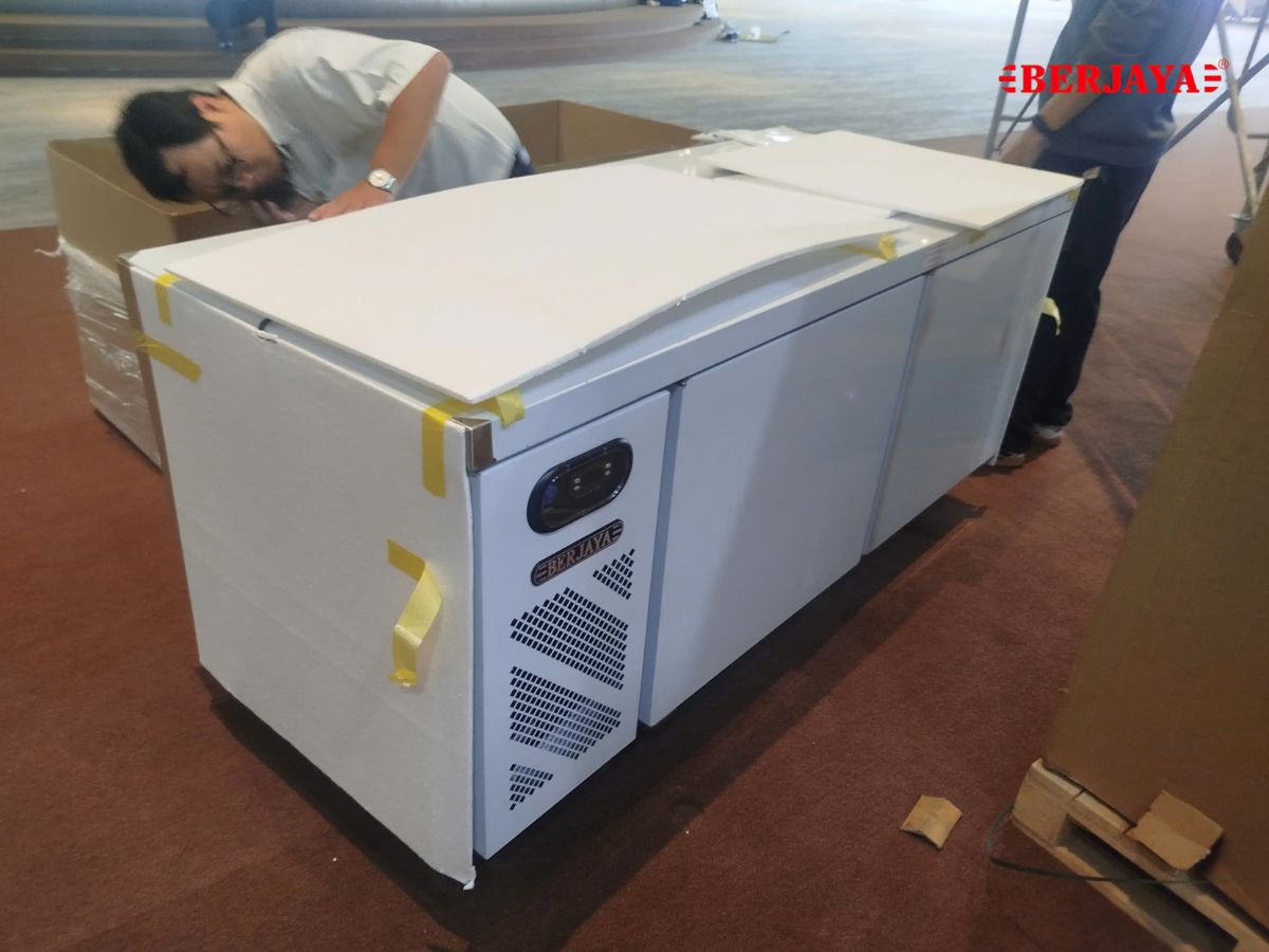 Mở quán ăn, có nên đầu tư bàn đông mát ngay từ đầu? 1 vai trò của bàn đông mát